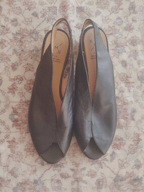 Size 10 (41 EU) Black leather peep-toe slingback sandal KMB